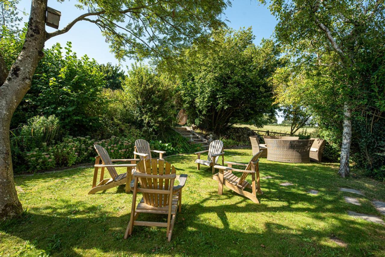 Wisteria View With Hottub & Cabin Sleeps 20 Chippenham  Dış mekan fotoğraf