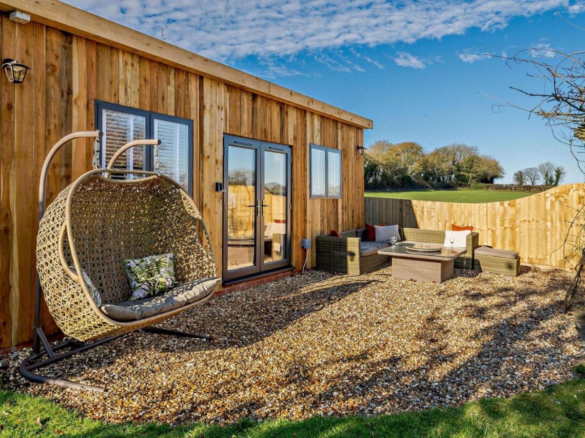 Wisteria View With Hottub & Cabin Sleeps 20 Chippenham  Dış mekan fotoğraf